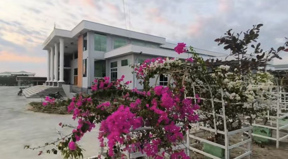 Convocation Hall and Campus Lake